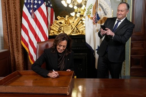 🌟 Kamala Harris made history by becoming the first female vice president of the United States, shattering glass ceilings along the way! However, her journey has not been without its challenges. As former President Trump makes his political comeback, Harris has remained steadfast