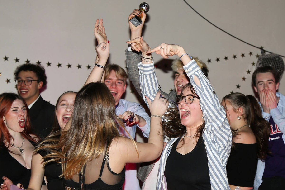 BathSpaUni's tweet image. 🕺 We're #BathSpaProud of everyone involved in this year's edition of Spa Does Strictly.

Over £500 was raised for @CR_UK on a night that connected the entire #BSU community ✨

➡️ bathspa.ac.uk/news-and-event…

#WeAreBSU #BathSpaUni
