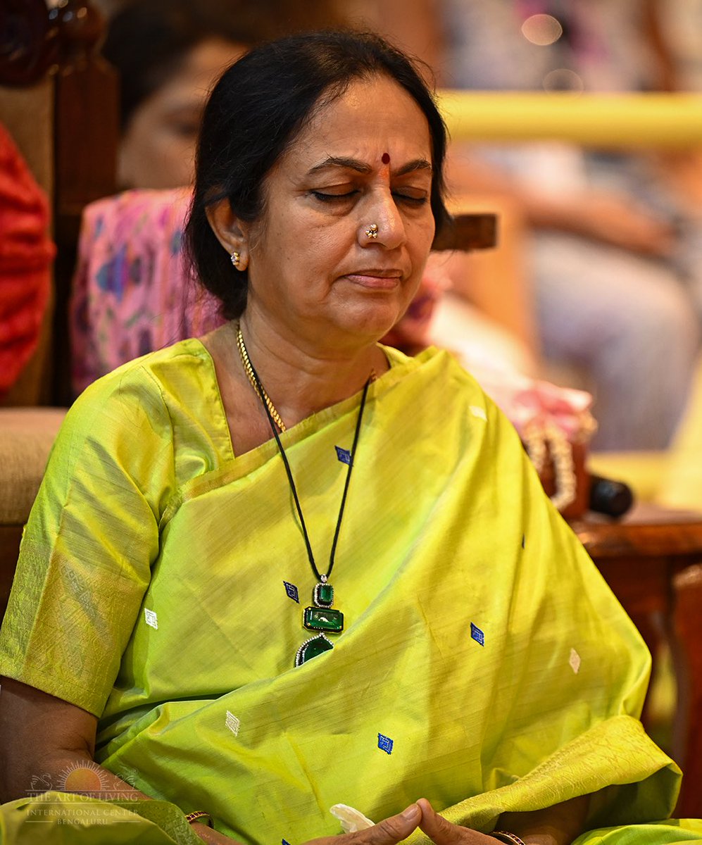 On the first day of the Patanjali Yoga Sutras, <a href="/Gurudev/">Gurudev Sri Sri Ravi Shankar</a> took everyone on an extraordinary journey into the depths of consciousness. 

The Dhyan Mandir was packed with thousands, as wisdom turned experiential and hearts resonated with stillness and joy. A profound beginning to a