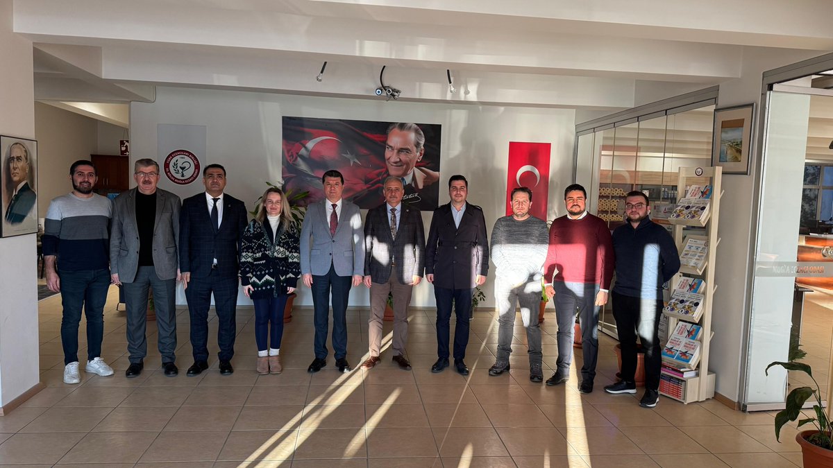 Ceylankoca_'s tweet photo. Milletvekilimiz Sn. @KademMete ile birlikte Eczacılar Odası Başkanımız Saim Korkmaz ve Yönetimini ziyaret ettik.  Eczacılarımızın tespit ettiği bazı hususlar hakkında hazırlanan dosyayı aldık. Başkanımıza ve yönetim kuruluna teşekkür ediyor, çalışmalarında kolaylıklar diliyoruz. https://t.co/sD8ZamiV9q