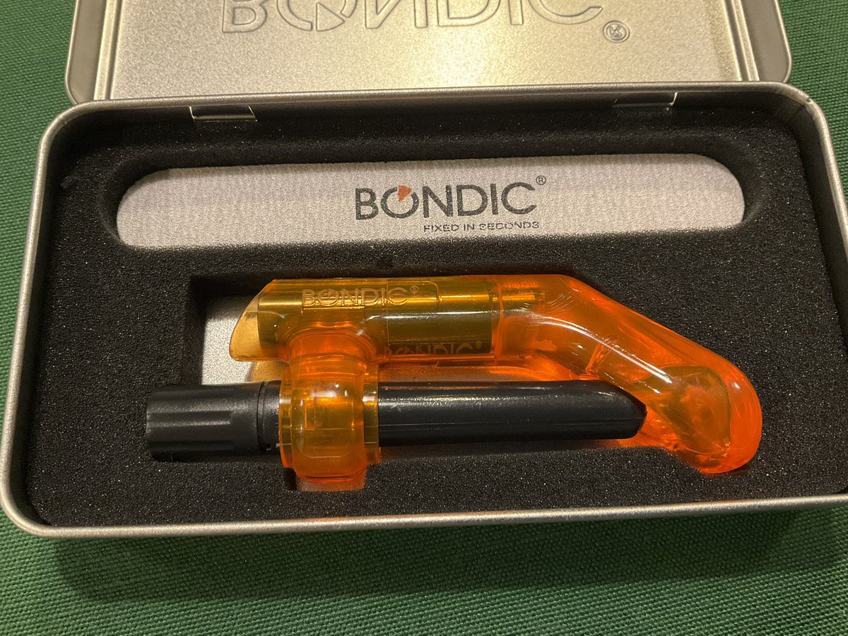 KTM819O4's tweet photo. #爪が割れた #BONDIC #光重合 #爪ヤスリ 
これ以上深爪できないのでBONDICで接着しました！(´∀｀*)／ https://t.co/swjgL6Y59Q