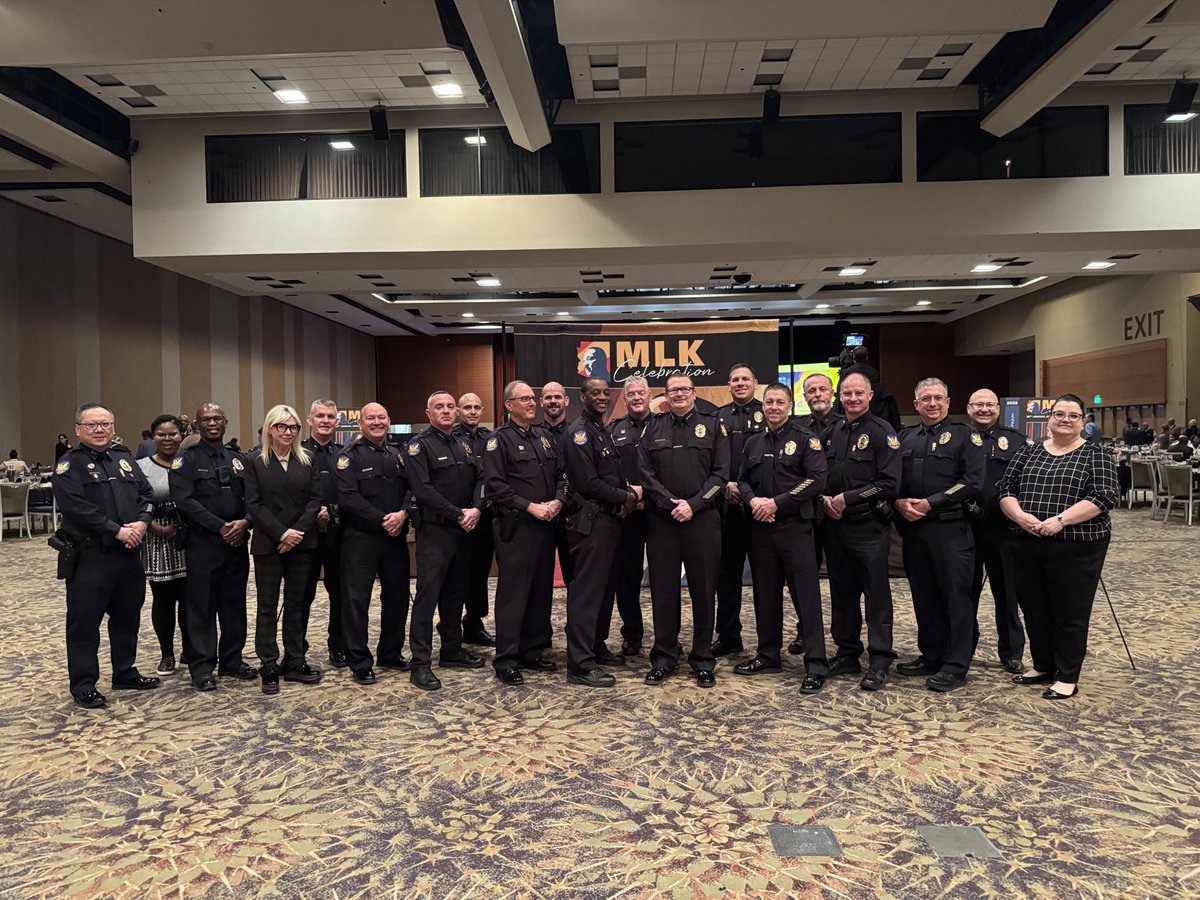 Kicking off #MLK weekend festivities at the 2025 AZMLK Awards Breakfast. <a href="/PhoenixPolice/">Phoenix Police</a> is keeping the dream alive of equality, justice and unity for all. #PHXPD