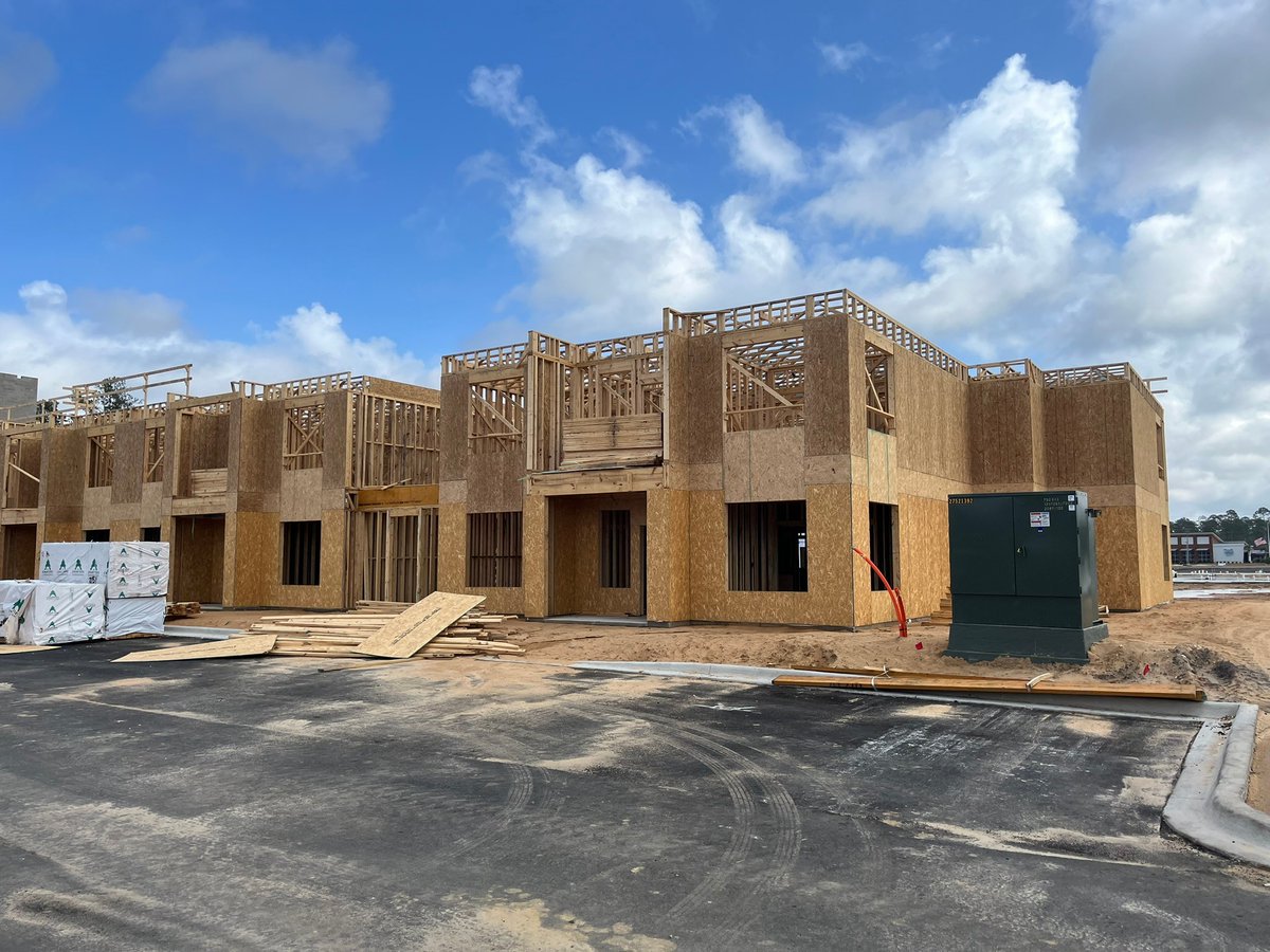 cmrpartners's tweet photo. Progress in the Panhandle! 🌴 Check out these snapshots from our bank services project—a multifamily apartment complex featuring 3 buildings, a central clubhouse, and a storefront at the entrance. The project is 24% complete and we are excited to see this community take shape! https://t.co/R3ST4TFb3J