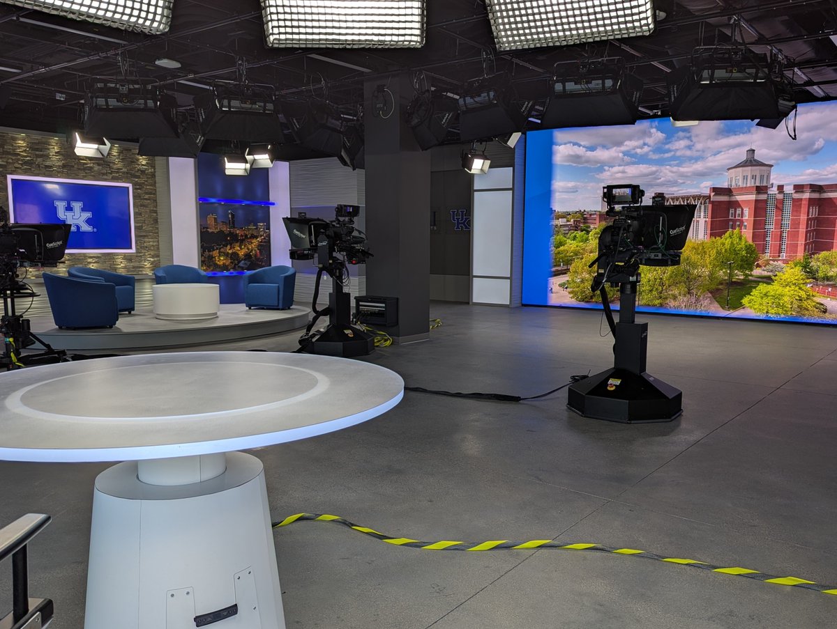 Hey folks. We are looking for a tenure track Assistant Professor of Broadcast News &amp; Sports. You will work with me in our brand-new gorgeous studio facilities to put on Wildcat News, Big Blue Banter &amp; more!
ukjobs.uky.edu/postings/567153