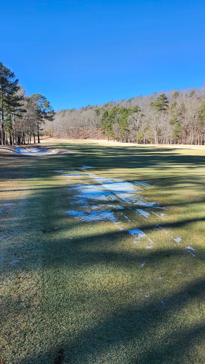 standardkev's tweet image. We made it!
1 week of snow cover!!!
...we have a bit of a shade and sunlight problem this time of year on some holes. #TheLegacyCourse #AlabamaWinter
