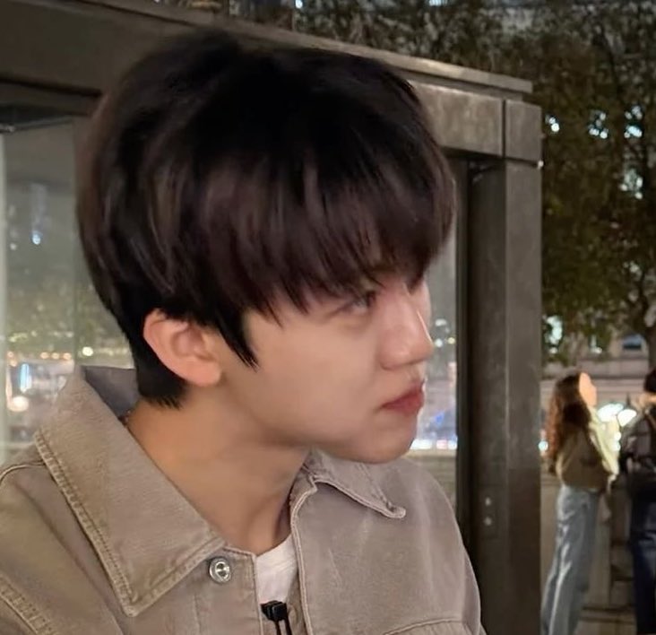 rosepiku's tweet photo. : เธอชื่อไรครับ
: ถามไมอะ (เคี้ยวขนม)
: เพื่อนชอบอะ
: ก็ให้เพื่อนมาถามเองดิ
: หมายถึงเราเนี่ย ชื่อเพื่อน
: ...
: บอกชื่อได้ยังครับ
: ไม่
: งั้นไม่เป็นไร ขอเรียกจิ๋วแทนนะครับ(◜◡◝) https://t.co/rcWrYChwX9