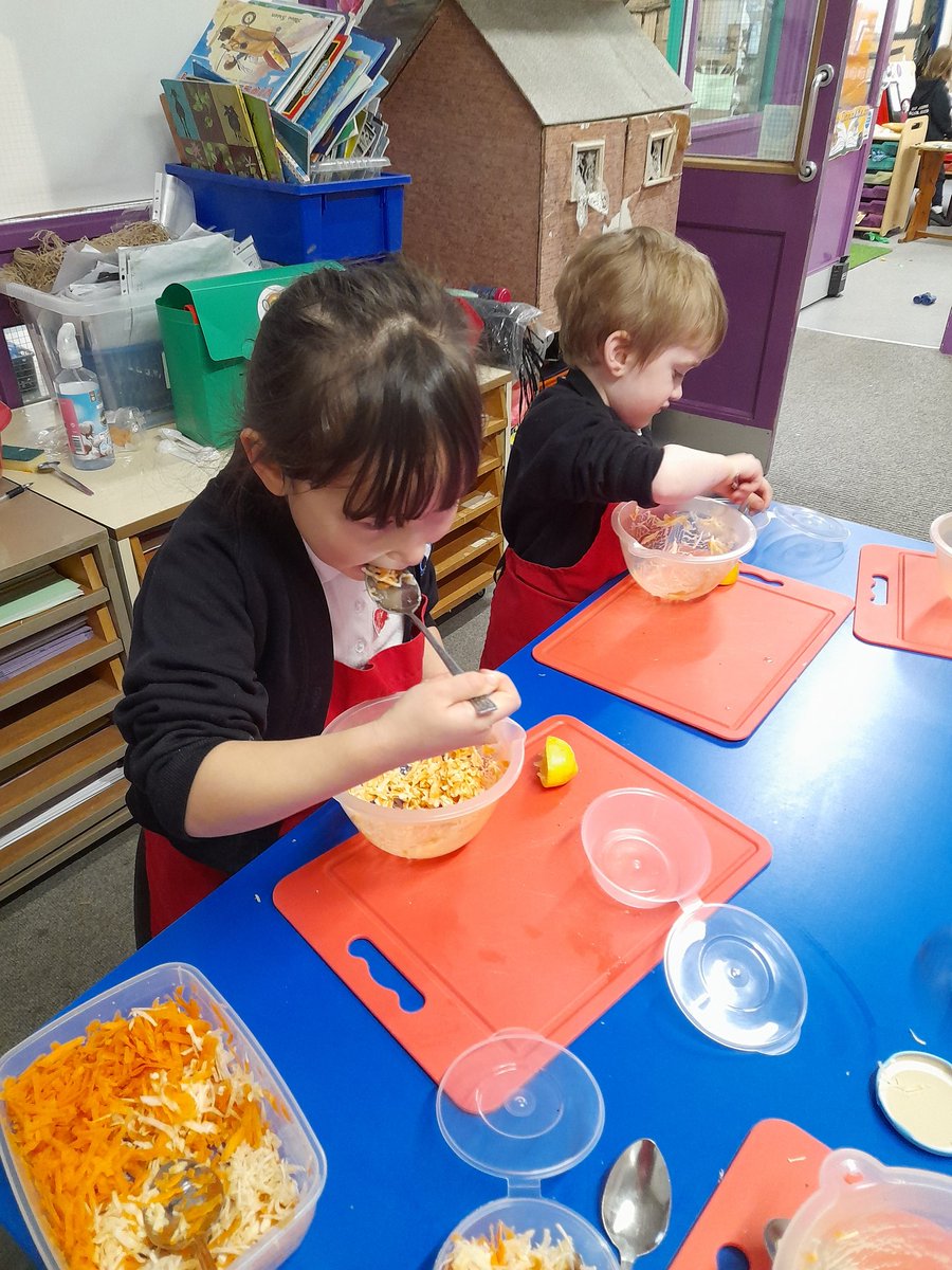 What faces we made whilst tasting lemons today! Reception children at St Jospeh’s Catholic Primary explored celeriac today and many more unusual fruit and veg. Making and tasting Celeriac Remoulade. Well done Food Explorers! <a href="/PhunkyFoods/">PhunkyFoods</a> <a href="/wiltscouncil/">Wiltshire Council #WiltshireTogether</a>