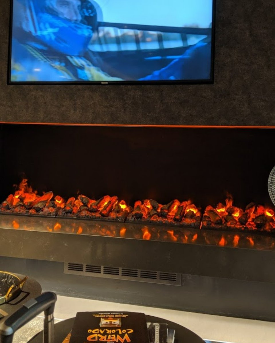 Warm up by the fire at the Fairfield Inn &amp; Suites Fort Collins this weekend! Cozy up in their lobby or luxurious suites all weekend long and take advantage of their exclusive winter deals!

marriott.com/en-us/hotels/f…