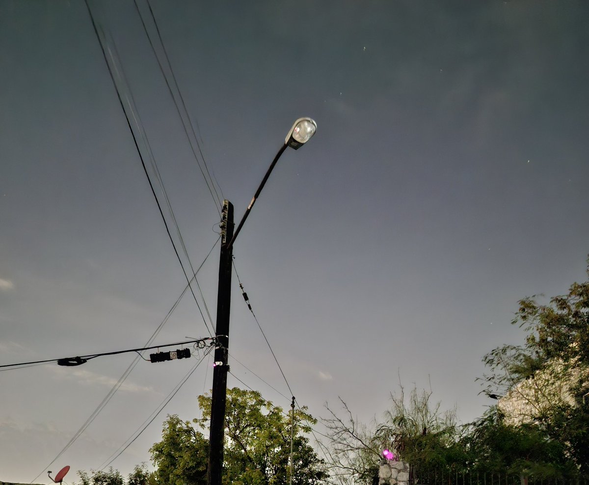aaronizai's tweet photo. @Cicmty  alumbrado descompuesto en la Col Topo Chico,  calle el carmen esquina con calle zona Norte https://t.co/QdTVXgOxDR