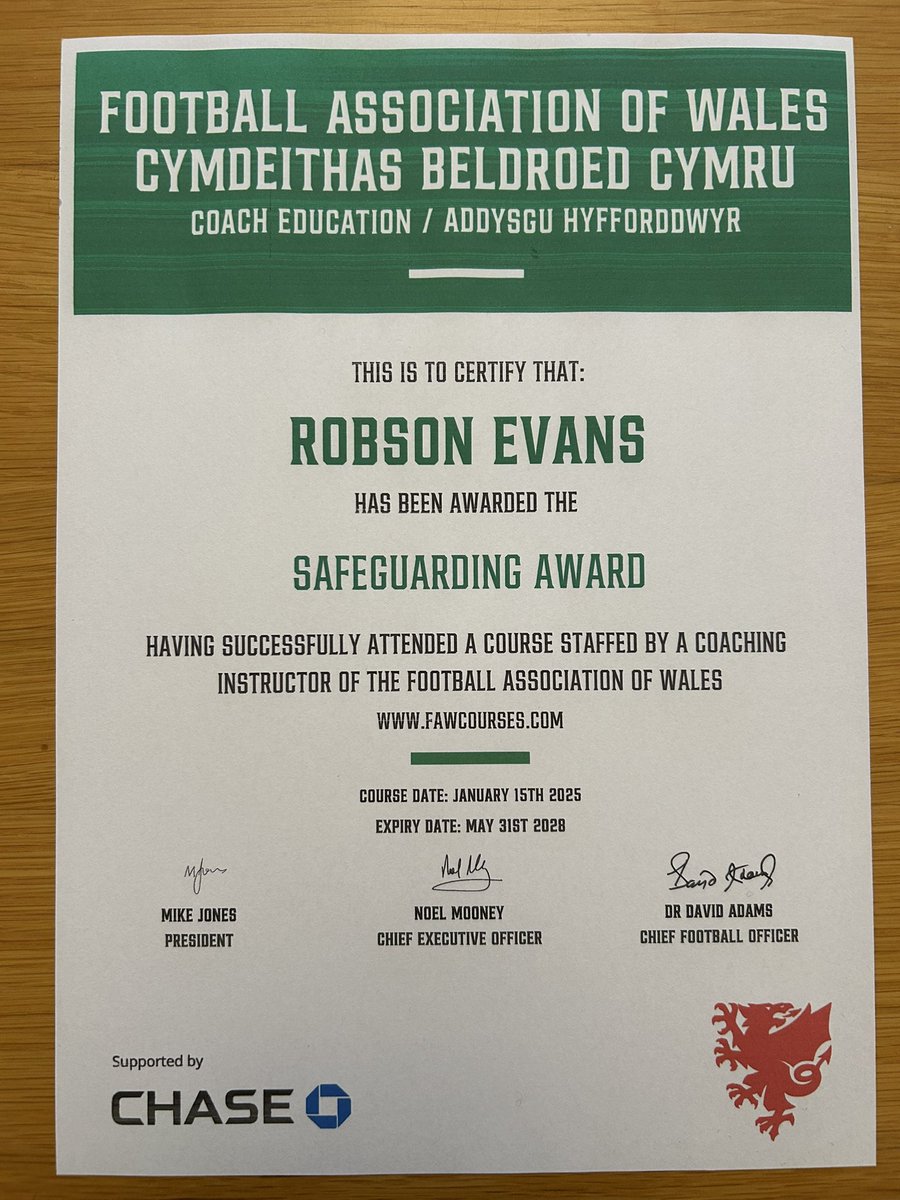 RobEvs_Coaching's tweet photo. FAW Safeguarding Award 
FAW Football Emergency Aid Award 
📈⚽️ https://t.co/FjXoFux5DH