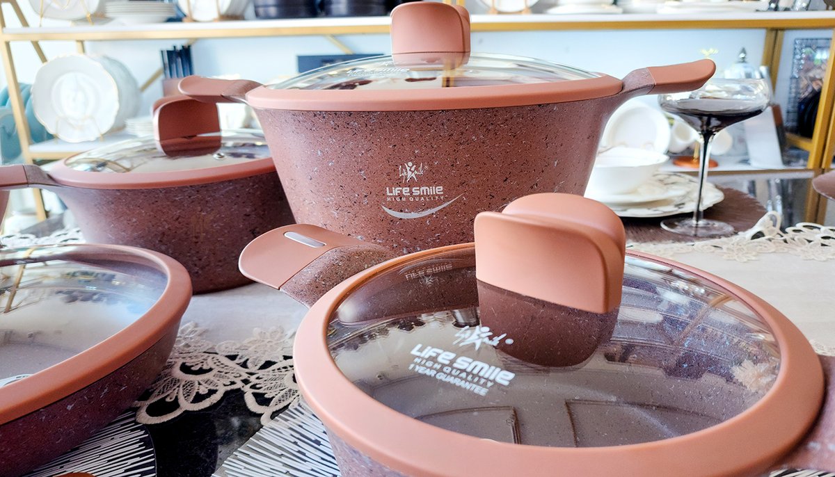 Upgrade your kitchen with this stunning Cookware Set! 

Includes:
•⁠ 20cm (2.3L)
•⁠ 24cm (4.0L)
•⁠ 28cm (6.3L) casserole pots
•⁠ 28cm (2.7L) frying pan
•⁠ 2 silicone turners. 

Durable titanium granite non-stick coating for healthier cooking. 
All for only Kshs. 17,500!