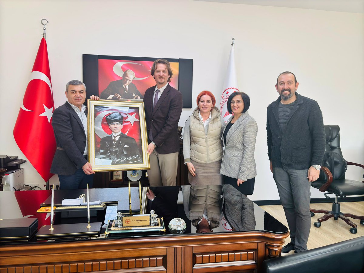 UOMuratpasa's tweet photo. Uğur Okulları Muratpaşa Kampüsü olarak Kepez Devlet Hastanesi Başhekimi Sayın Op. Dr. Ramazan Gürkan’ı makamında ziyaret ettik. Kendisine gösterdiği misafirperverlik için teşekkür ederiz. 💐 https://t.co/4LEc1vl4cs