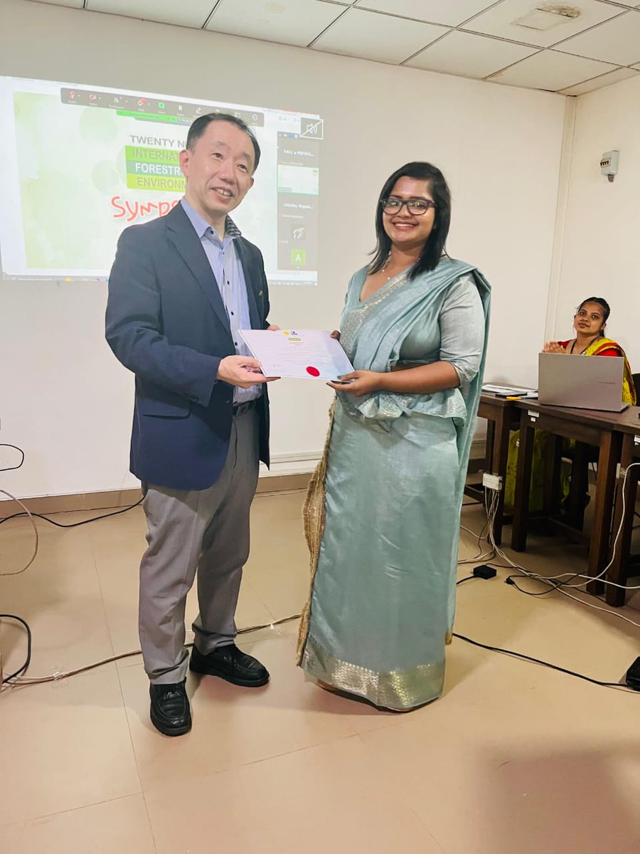 #fesympo2025 
Best Presenter of the  Session- Mineli De Croos Rubin  Day 1 - Hall A- Session 6- Biomass and Sustainable Energy  - Chairpesron - Prof. Naohiro Goto
