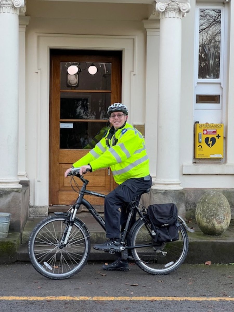 SStaffsPolice's tweet photo. PCSO Millichap out on 🚲 patrol in #Penkridge over the past few days, offering high visibility police presence, engaging with members of the community and visiting partner agencies such as @PenkridgeParish.
#highvisibility #penkridge #communityengagement
#bicyclepatrol https://t.co/enSzU8UBL6