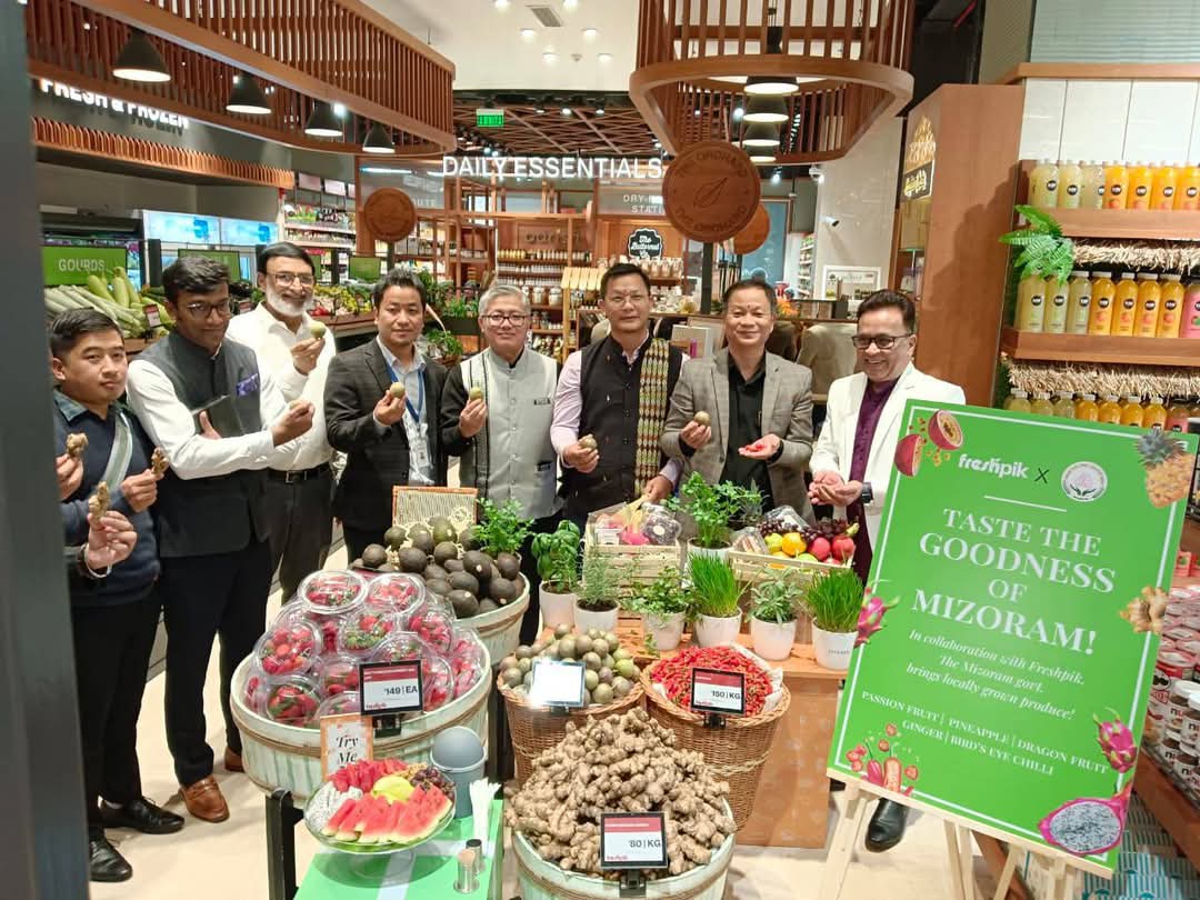 Lal_Duhoma's tweet image. We are pleased to announce that an MoU was signed between MzSRLM (RD Dept), Govt. of #Mizoram, and #Reliance Retail Ltd. to sell 5 selected fruits/veggies from Mizoram at Reliance retail outlets. It’s a key step in empowering rural communities and linking them to bigger markets.