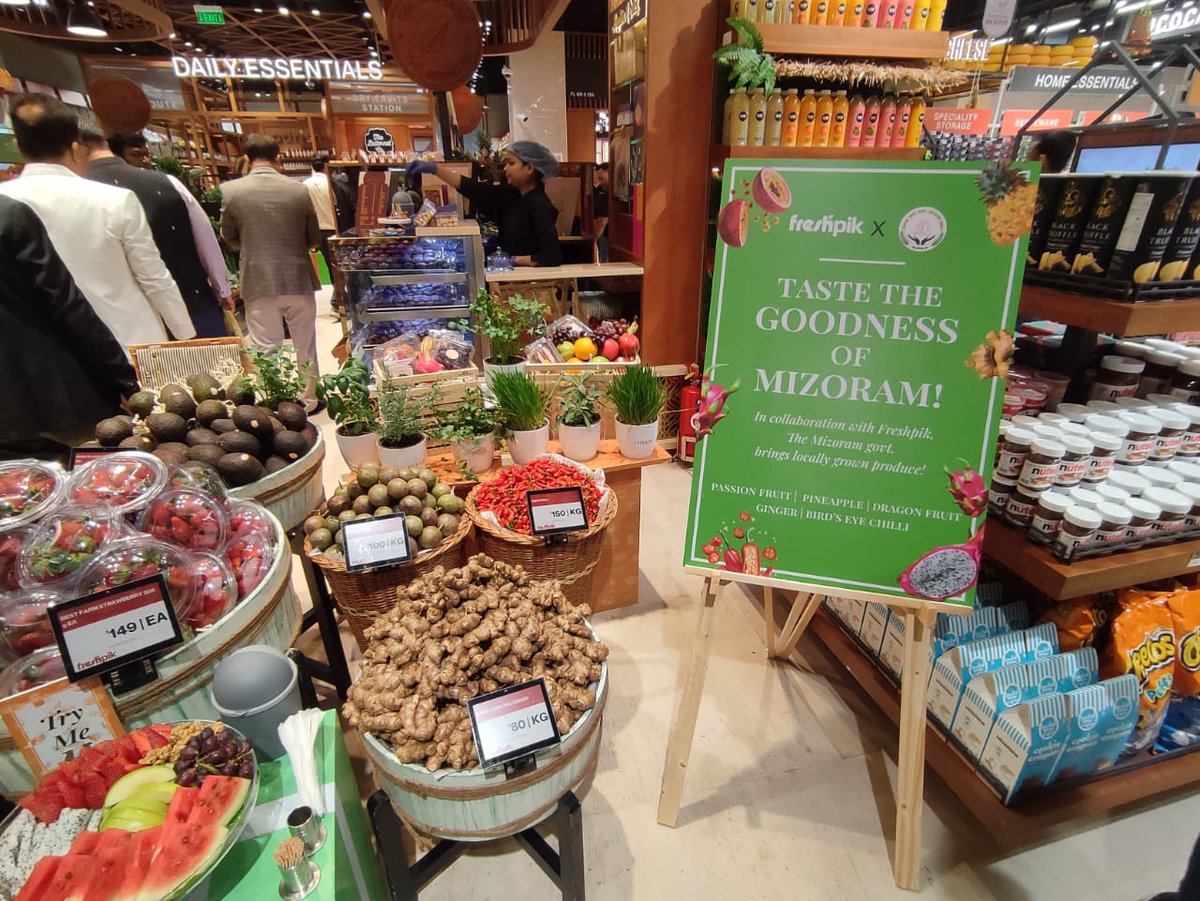 Lal_Duhoma's tweet image. We are pleased to announce that an MoU was signed between MzSRLM (RD Dept), Govt. of #Mizoram, and #Reliance Retail Ltd. to sell 5 selected fruits/veggies from Mizoram at Reliance retail outlets. It’s a key step in empowering rural communities and linking them to bigger markets.