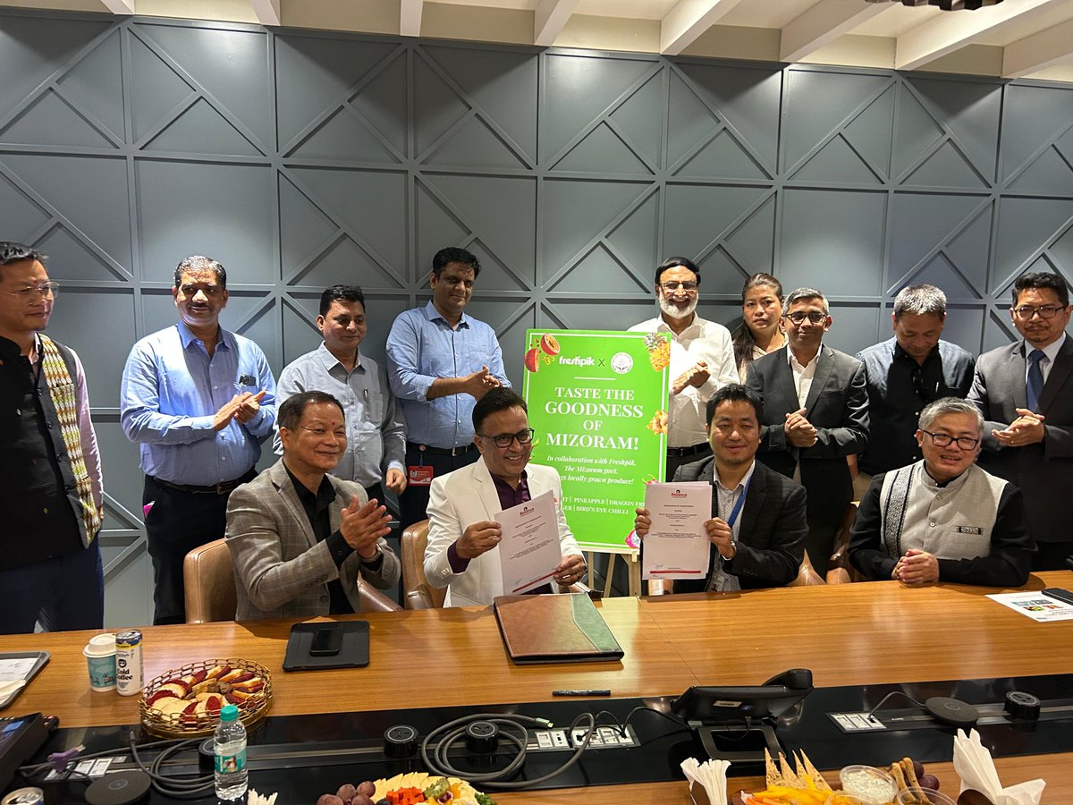Lal_Duhoma's tweet image. We are pleased to announce that an MoU was signed between MzSRLM (RD Dept), Govt. of #Mizoram, and #Reliance Retail Ltd. to sell 5 selected fruits/veggies from Mizoram at Reliance retail outlets. It’s a key step in empowering rural communities and linking them to bigger markets.