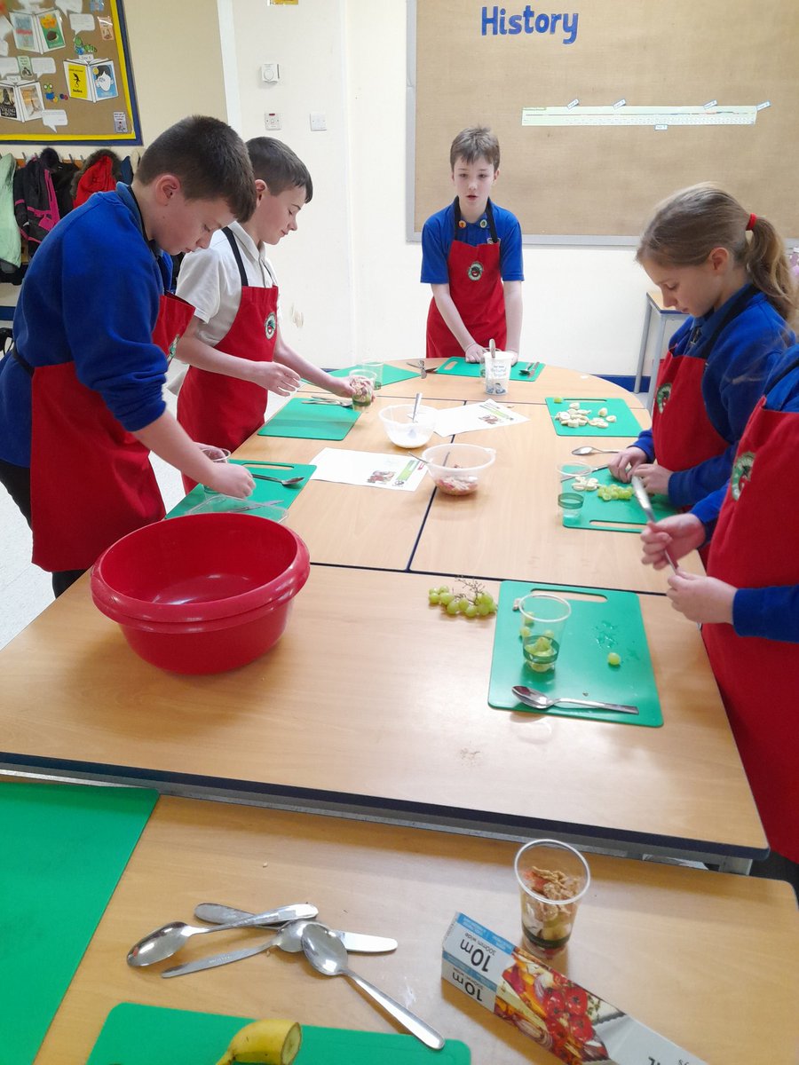 Phunky Ambassadors at St. Edmund's Catholic Primary taught children all about how to make a healthy snack. Instead of buying packaged snacks why not try our Supercrunch - PhunkyFoods search.app/fefe3ZZawzKRSX…
<a href="/PhunkyFoods/">PhunkyFoods</a> <a href="/wiltscouncil/">Wiltshire Council #WiltshireTogether</a>