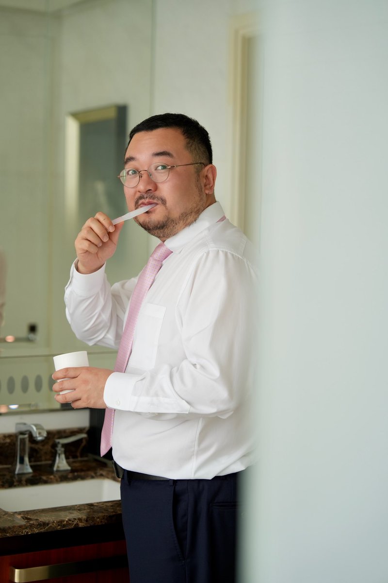 PotatoUncleAu's tweet photo. 覗き Peeping
#熊 #正装大叔 #suitfie #革靴男子 #dresssocksfetish #classymen #classicsuits #中年大叔 #西装 https://t.co/l4tN8KcNjX