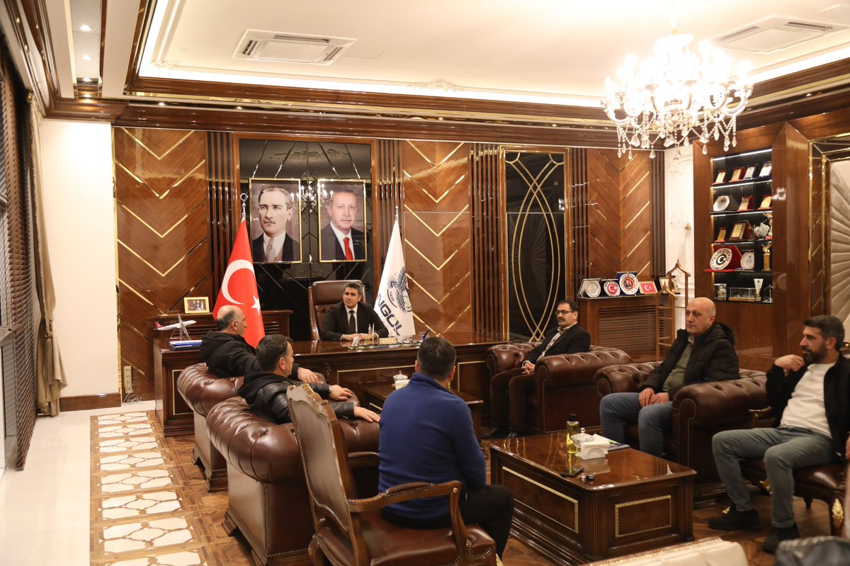 Erdalarikan12's tweet photo. AK Parti Bingöl Merkez İlçe Başkanımız Mehmet Akif Günerigök ve kıymetli yönetimini misafir ettik. 

Ziyaretleri için teşekkür ediyor, çalışmalarında kolaylıklar diliyorum. https://t.co/S2569fyhPi
