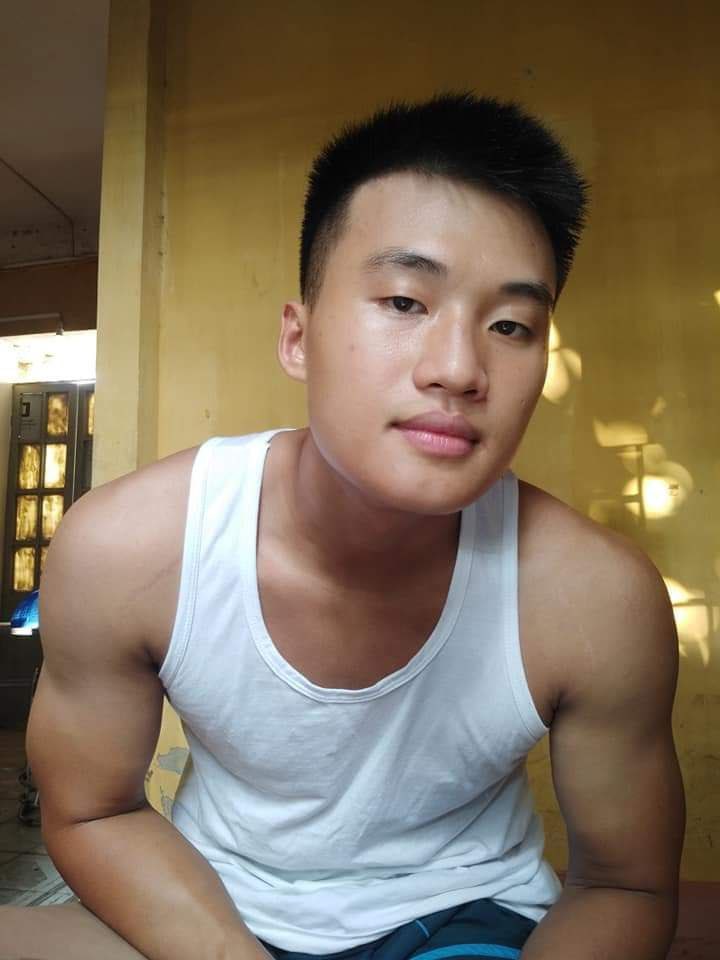 Bacphecup's tweet photo. Nguyễn Thành Long - chú bộ đội siêu dâm dục: sục cặk pắng ting ngay trong đơn vị, lấy bàn chải thọc vào ass, dùng thắt lưng làm vong cổ, tự ăn tung trình, cho gay buscu. Tổng hợp clip hơn 800MB, bài đăng này đạt 150 repost sẽ share link tele qua IG bacphecup nha https://t.co/YWk57pl8Wz