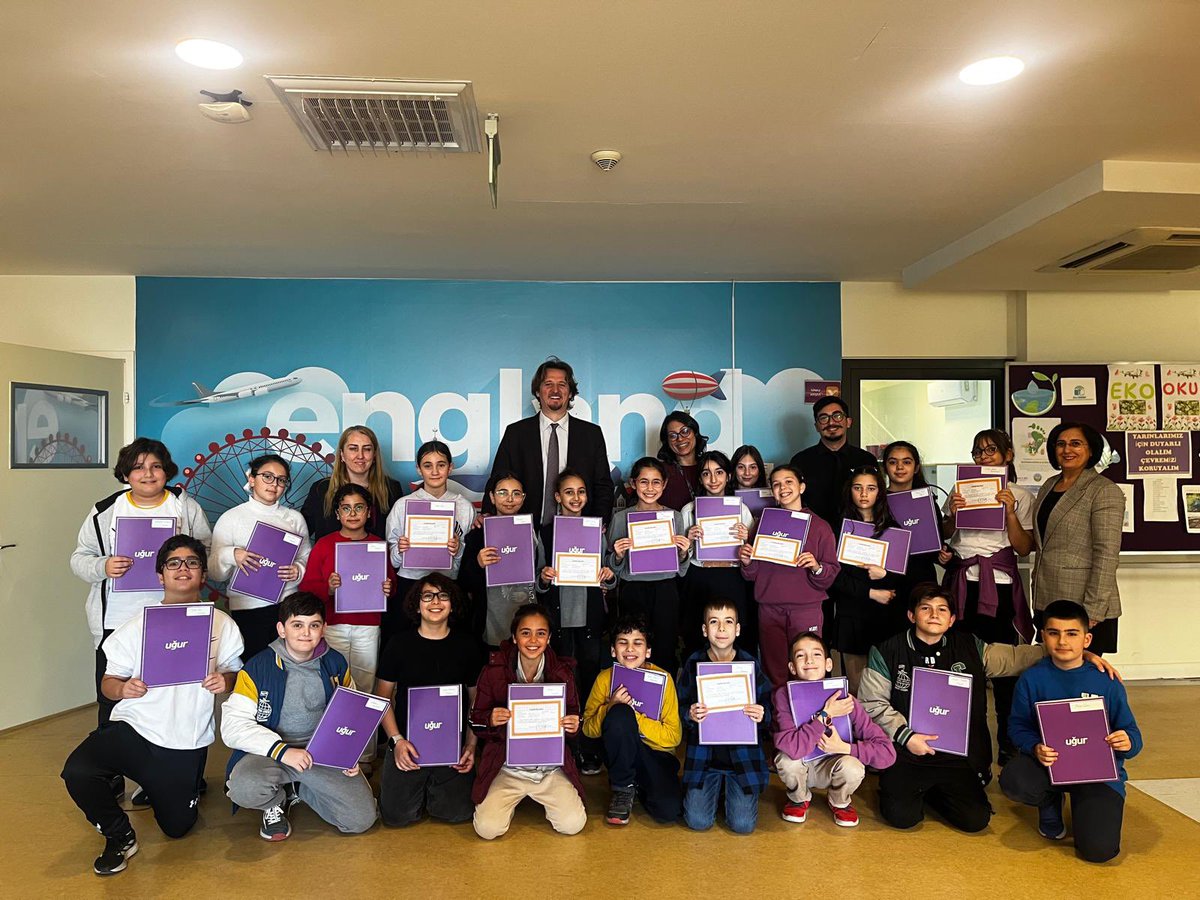UOMuratpasa's tweet photo. 2024-2025 Eğitim Öğretim  yılının ilk yarısını tamamlayan Ortaokul öğrencilerimizin karne heyecanını paylaşıyor ve yürekten kutluyoruz, iyi bir tatil geçirmeniz dileğiyle…💜
#UğurluOlmak https://t.co/FJGYj6DSnv
