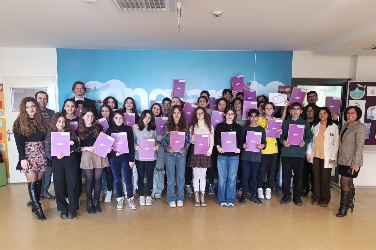 2024-2025 Eğitim Öğretim  yılının ilk yarısını tamamlayan Ortaokul öğrencilerimizin karne heyecanını paylaşıyor ve yürekten kutluyoruz, iyi bir tatil geçirmeniz dileğiyle…💜
#UğurluOlmak