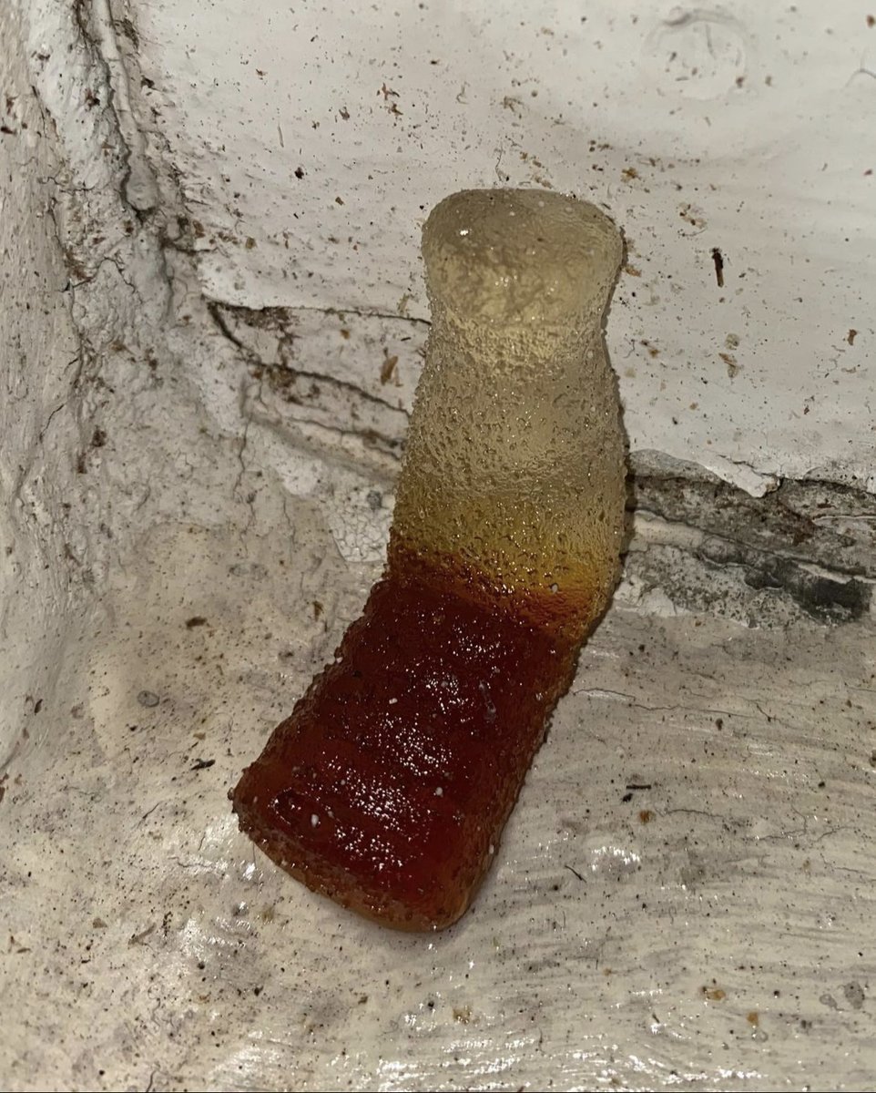 CHLOEJUNO (@chloejuno) on Twitter photo Cola Bottle, Someone's Rubbish, Brighton, 2021
2015 -2025
chloejuno.com/someones-rubbi… Cola Bottle, Someone's Rubbish, Brighton, 2021
2015 -2025
chloejuno.com/someones-rubbi…