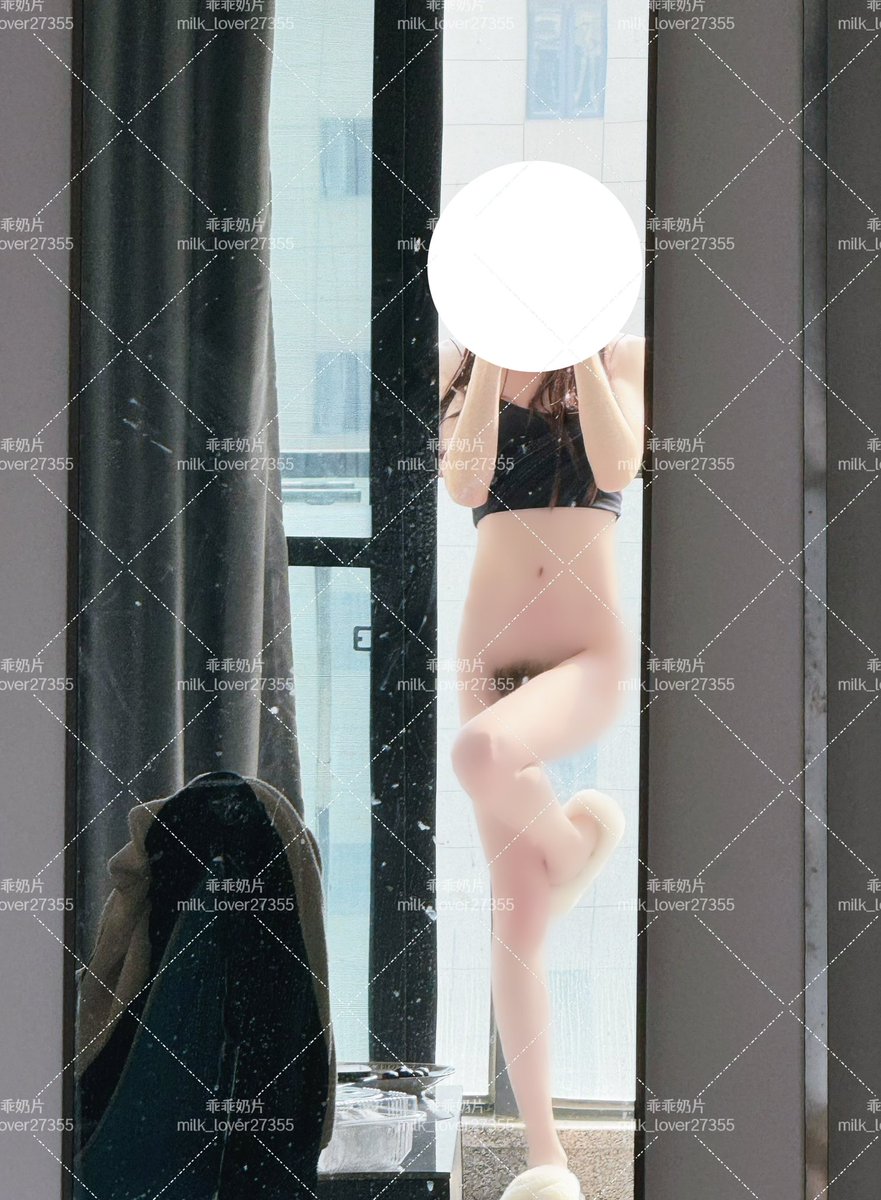 哇！
快看有个女的没穿内裤！
哪呢哪呢？
在阳台上啊！快看！
😯😯😯😯😯😯😯

#露出 #反差 
投稿@luchu888 https://t.co/OThZJB8GtJ