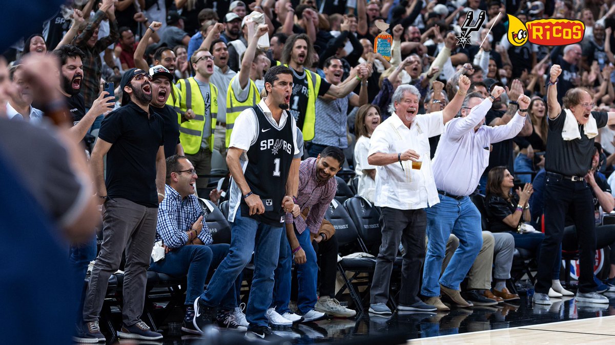 Can you spot the <a href="/RicosProducts/">Ricos</a> popcorn in the crowd? 🔍

#NationalPopcornDay | #ad