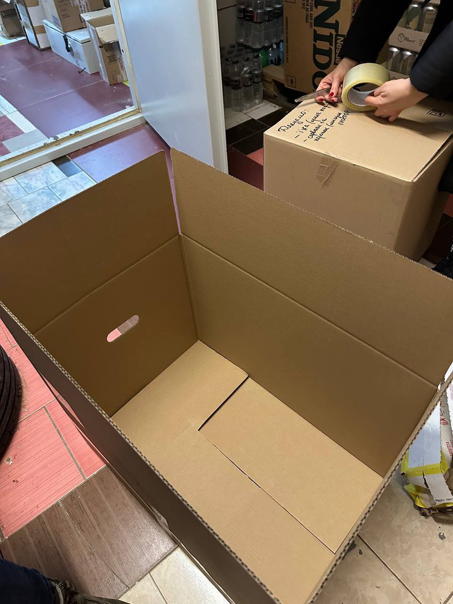 KyivDefenders's tweet photo. ποΈπ¦π³οΈ #Friday is a busy evening for #KDpeople
Our volunteers gather after long work hours to ensure each unit receives the necessary stuff during our next visit.
How it started π
#volunteers #KDEast #helpAFU #load https://t.co/goItr63RdV