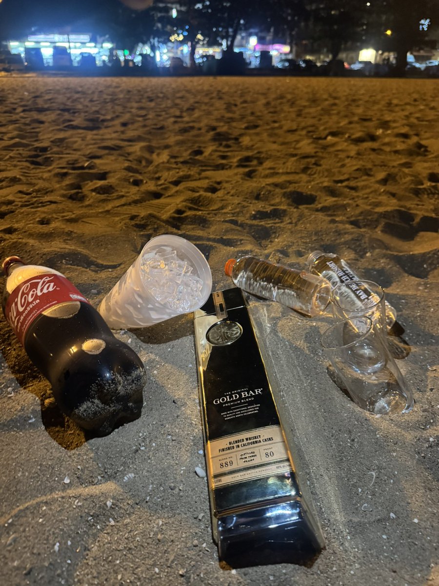 Эх орон ураны гэрээ хийсэн баярыг далайн эрэгт тэмдэглэхээс…