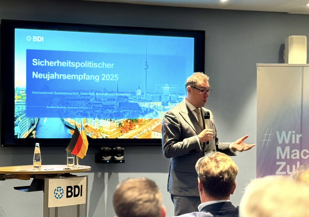Wachter__M's tweet photo. Kriege treiben (leider) Innovationen. Dies ist auch in der Ukraine der Fall. Wir tun gut daran, von Kreativität, Mut &amp; Erfahrungen unserer ukrainischen Freunde zu lernen. Herzlichen Dank an @Makeiev &amp; @nicolange_ für die spannenden Beiträge beim SiPo Neujahrsempfang des @Der_BDI. https://t.co/aIUZXxD2Pf