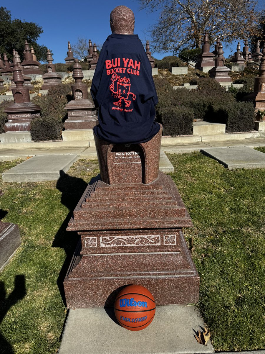 RikDaddy's tweet photo. 9 years ago heaven needed another 3 point shooter so they drafted you as the #1 overall pick. Love and miss you, big bro. #SB32 #BuiYahBucketClub #WalkingBucket #ClipperNation #brotherhood 🏀🍗🗑️ https://t.co/bib71dmMCe