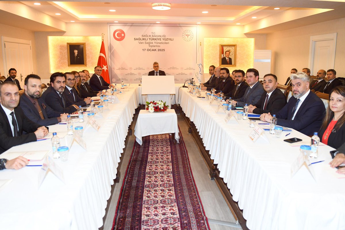 saglikbakanligi's tweet photo. Sağlık Bakanımız Prof. Dr. Kemal Memişoğlu başkanlığında Sağlıklı Türkiye Yüzyılı Van Sağlık Yöneticileri Toplantısı gerçekleştirildi.

Sağlık Bakanımız, ildeki sağlık yatırımları ve sağlık hizmetlerinin sunumuna ilişkin il yöneticilerinden bilgi aldı. https://t.co/uwlvJdOkFP
