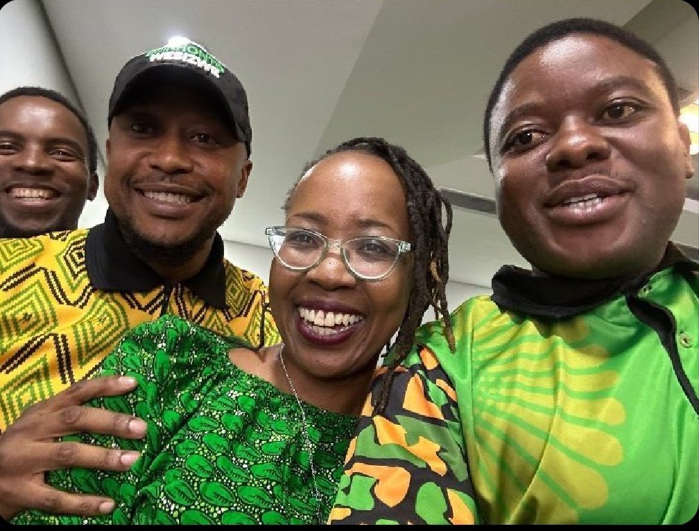Botshobana's tweet photo. @ntsikimazwai Gwaza Mkhotho Gwaza https://t.co/asf6Y58rx9
