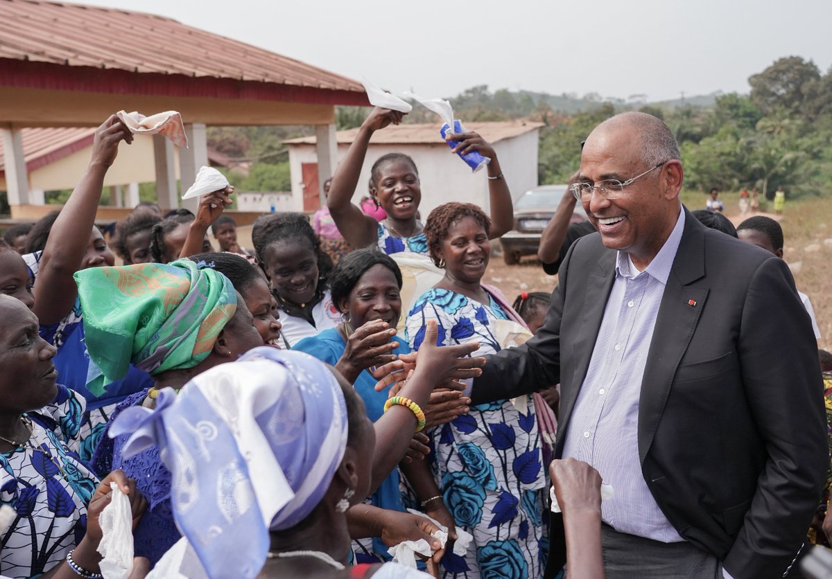 ACHIPatrick4's tweet photo. Durant la tournée de vœux dans La Mé, nous avons rencontré chefs traditionnels, jeunes, et leaders locaux à Agou, Becedi Brigan, Becoueffin, Affery, Dinguira, Oglwapo, Yakassé-Attobrou et Bieby. Unité et tradition au service d’un avenir prospère. #LaMéRégionModèle #OnAvance 🇨🇮 https://t.co/ooVagCl590