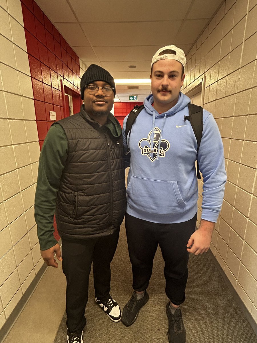 It was a great pleasure to meet <a href="/_antjuan_/">Antjuan Simmons</a>  with <a href="/MSU_Football/">Michigan State Football</a> today 💪. Thank you for coming to Montreal!

<a href="/coachtigrasset/">Tony Iadeluca</a> <a href="/o_line_coach/">OLineCoach🔴⚫️</a> <a href="/FootballPhenix/">Phenix_Football</a>