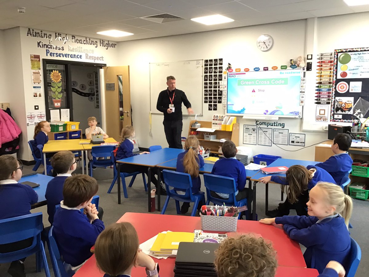 HilderthorpeSch's tweet photo. 4CT learnt lots during their pedestrian skills training with @East_Riding road safety team. They enjoyed the theory session in the classroom and putting it into practice out on the local roads. #hildyear4 #hildpshe #hildsafety #hildvalues https://t.co/wR4UF1DDgt