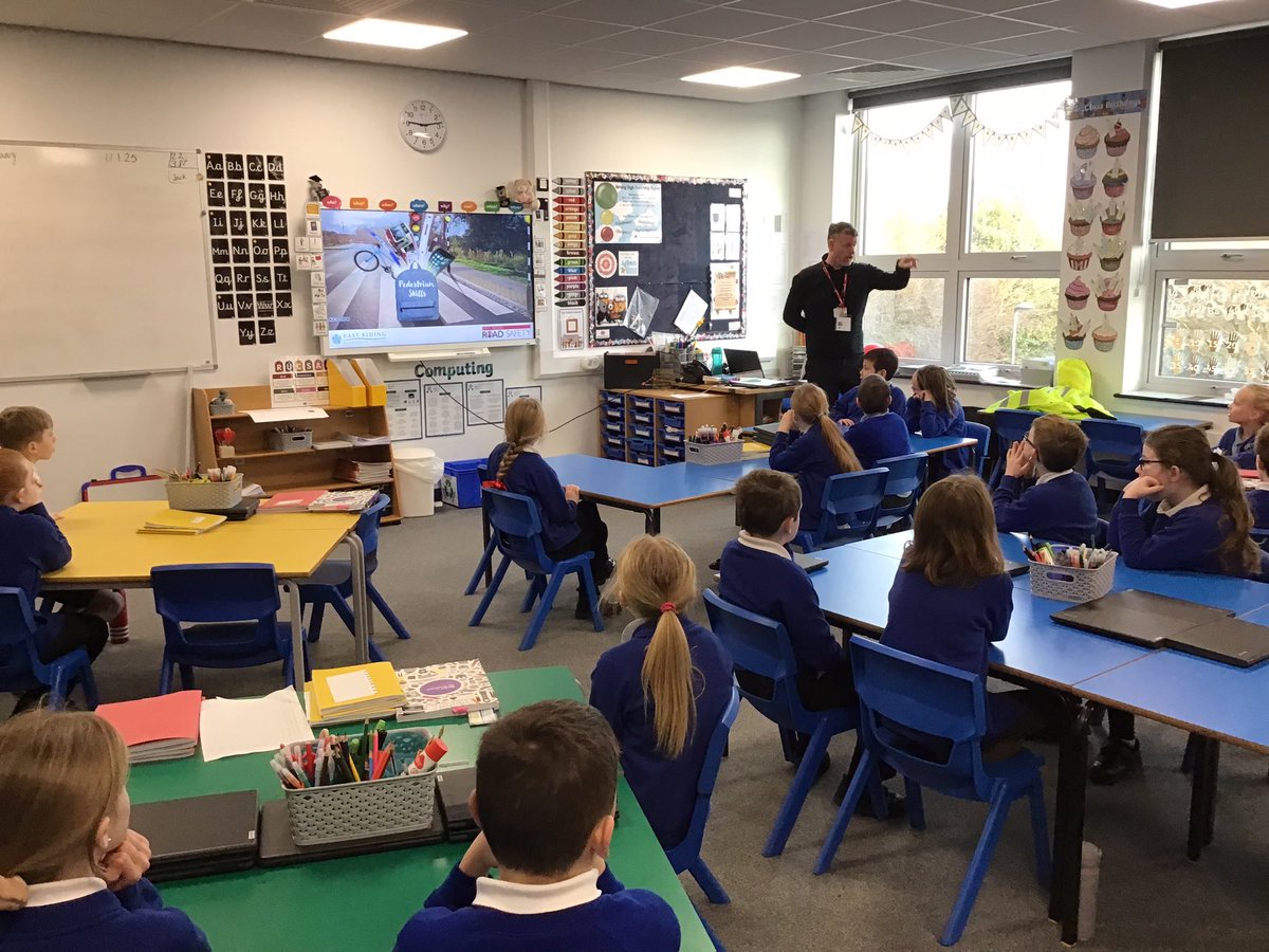 HilderthorpeSch's tweet photo. 4CT learnt lots during their pedestrian skills training with @East_Riding road safety team. They enjoyed the theory session in the classroom and putting it into practice out on the local roads. #hildyear4 #hildpshe #hildsafety #hildvalues https://t.co/wR4UF1DDgt