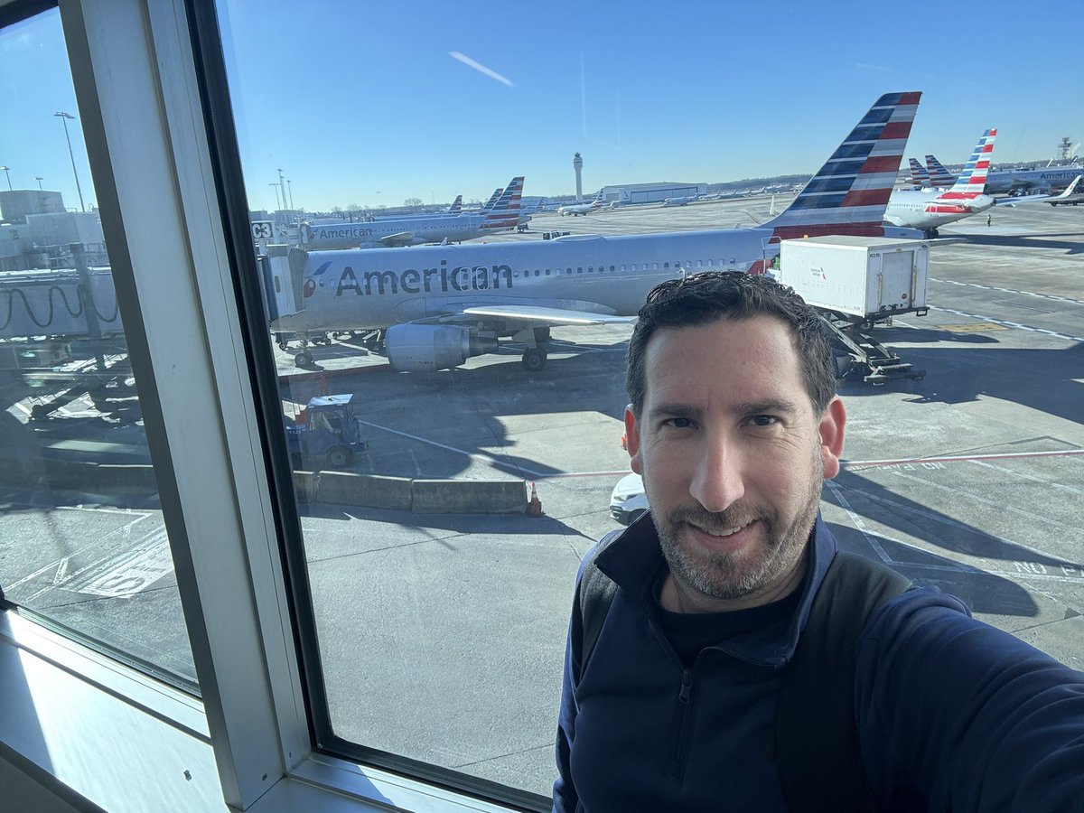 run4papa's tweet image. 🚨 What happens when your best friend beats cancer? 💜💛

✈️ We flying out to run the the @thelamarathon with my good buddy Jeramy? 🏃🏻‍♂️🏃🏻‍♂️

#RunningAgainstDementia #50states50halfmarathons #state39 @geauxrunla @NUMesulamCenter