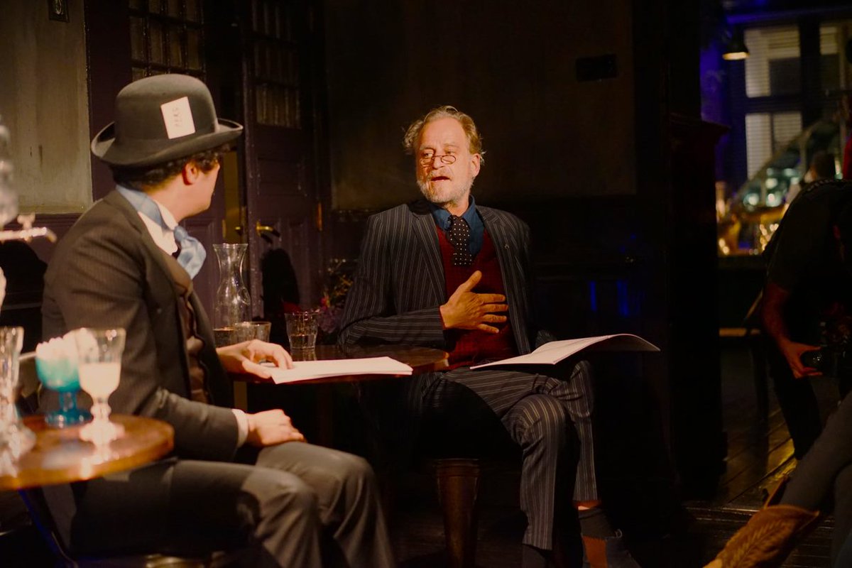 Absinthe! Nachtegalen! Sodomie! 'Pooching tot moort'! Een bekering! Maneschijn! Schitterende liederen! Gloednieuwe vertalingen! Een bibliofiele uitgave! Wat let u om te komen naar: 'Volmaakt moment' over Paul Verlaine, op 2 februari bij De Alkenaerr? alkenaer.nl/evenement/fees…