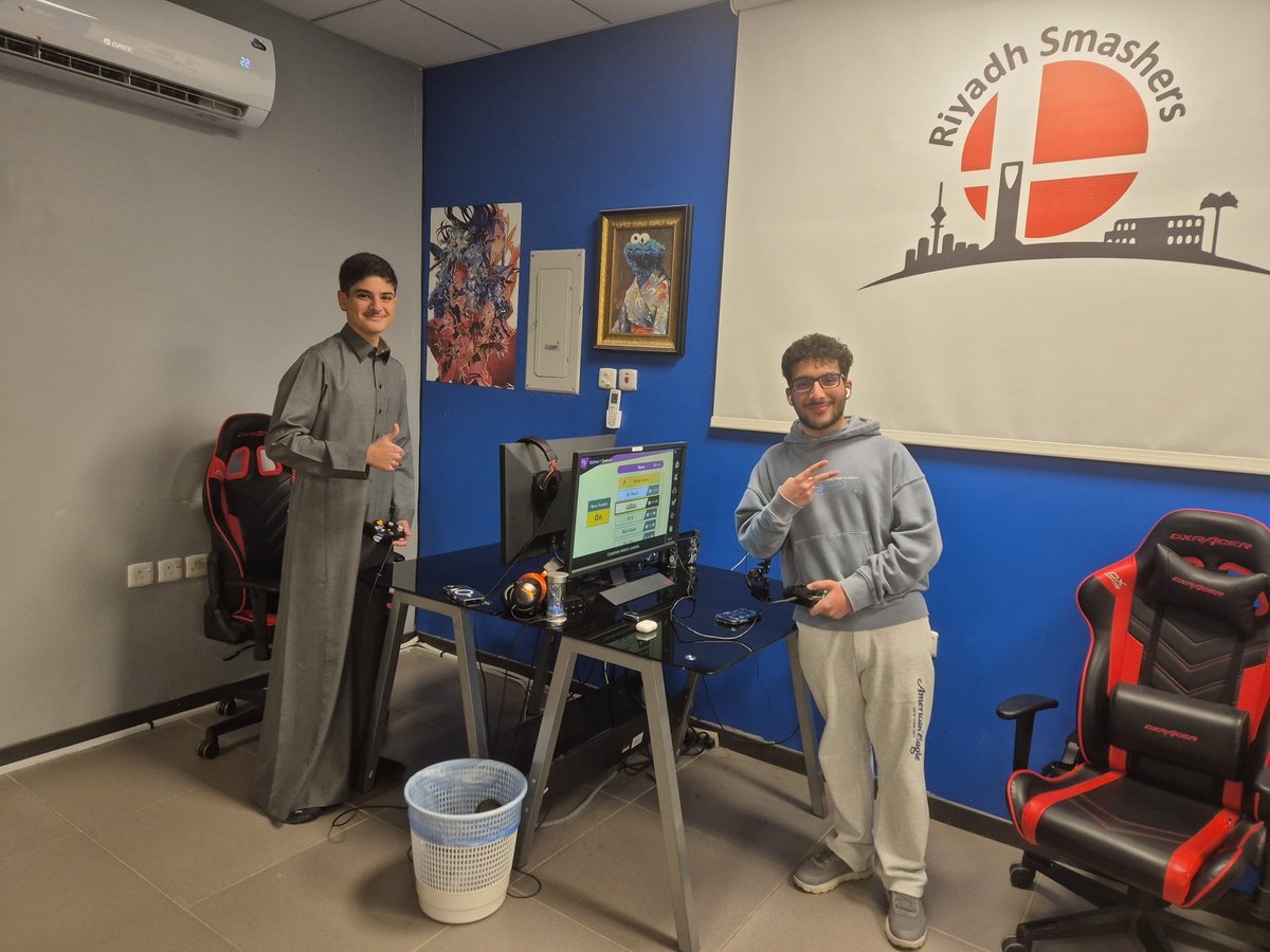 بدا البث المباشر 

Stream started on <a href="/VGBootCamp/">VGBC</a>

Twitch.tv/ESportTent 
twitch.tv/vgbootcamp