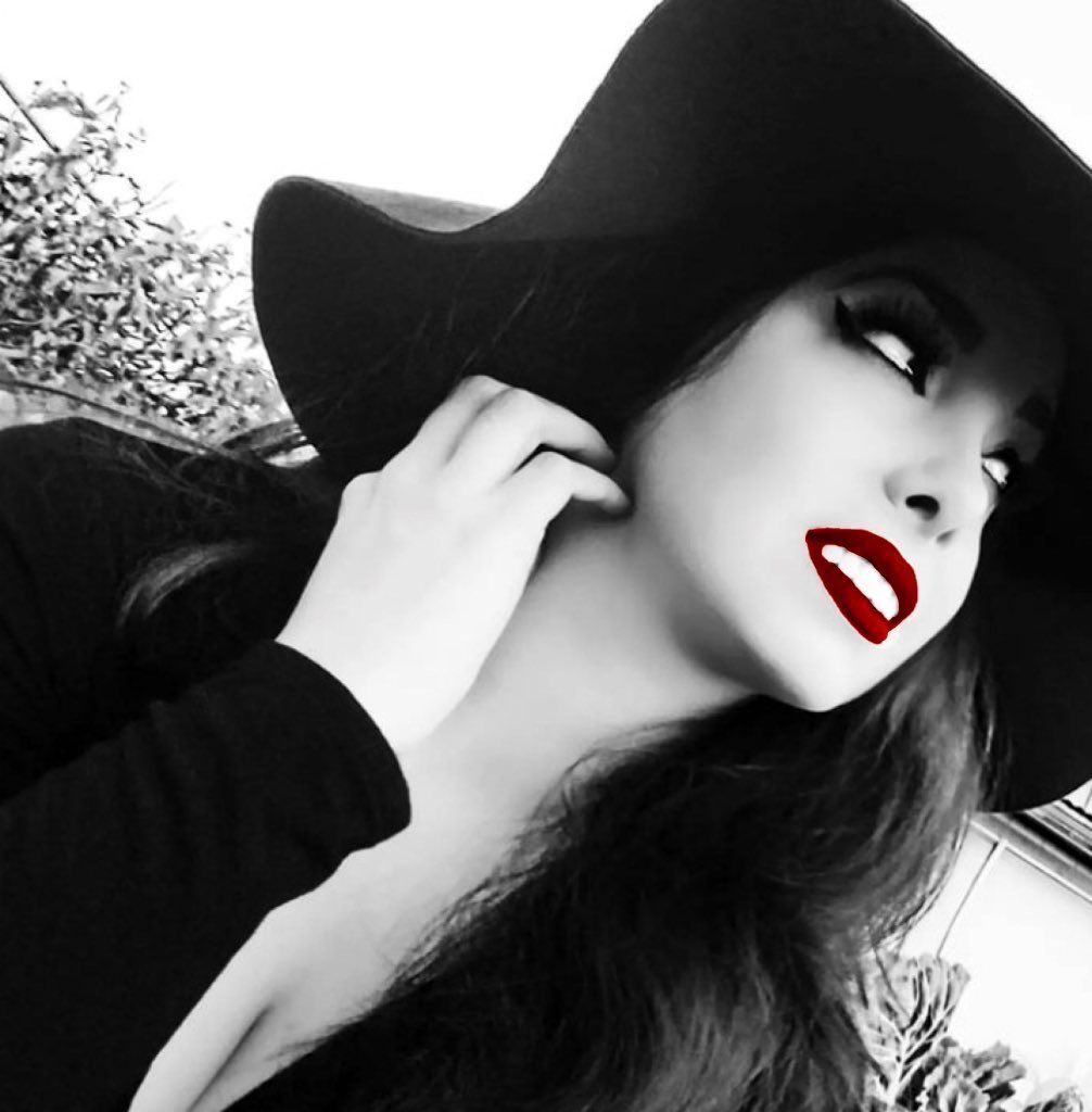 EnrapturedRcse's tweet image. Death is the mother of beauty. But what is beauty? 𝐓𝐞𝐫𝐫𝐨𝐫