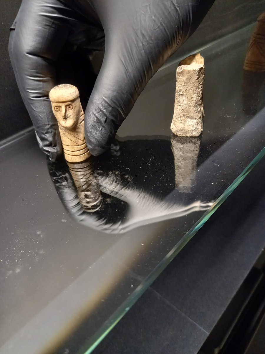 [ 𝗗𝗮𝗻𝘀 𝗹𝗲𝘀 𝗰𝗼𝘂𝗹𝗶𝘀𝘀𝗲𝘀 / #collections ]
Nos dix pièces d’échecs ♟ qui étaient en séjour en Suisse 🇨🇭 sont maintenant de retour au musée du château de Mayenne. 🏰Elles avaient été prêtées au @Museejeupour une exposition.
<a href="/Mayenne_Ville/">Ville de Mayenne</a> #musée #exposition #échecs