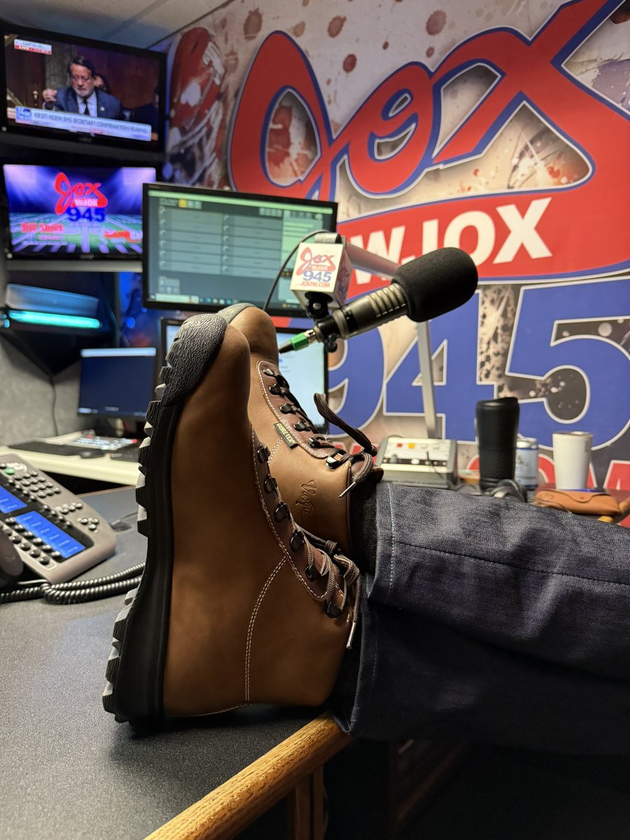 Landrum Roberts ๐บ๐ธ (@landrumroberts) on Twitter photo Thanks to Steve <a href="/RedWingShoes/">Red Wing Shoes</a> for these Vasque Sundowner boots. Visit their Pelham and Trussville locations! Thanks to Steve <a href="/RedWingShoes/">Red Wing Shoes</a> for these Vasque Sundowner boots. Visit their Pelham and Trussville locations!
