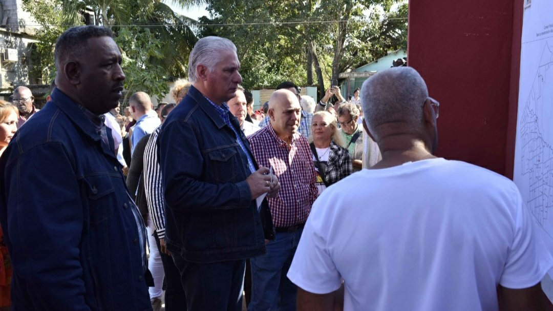 DrRobertoMOjeda's tweet photo. #Cuba Visitamos junto a @DiazCanelB el poblado Altura de Buena Vista del Consejo Popular 3, en Las Tunas. Allí conocimos sobre la reparación del colector principal de residuales, el consultorio médico y la rehabilitación de la Red hidráulica, antiguos reclamos de la población https://t.co/AimOGLYkGg