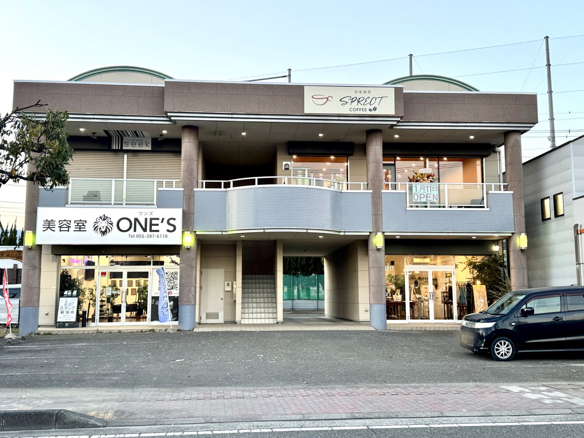 【SPRECT COFFEE＠甲府昭和】

㊗️1/11オープン㊗️
🔥新年早々すげぇ新店舗🔥
コーヒーの大会で優勝も経験ある名手が手掛けるカフェ☕️ラーメンの修行先は完全非公開🤫そしてラーメンもコーヒーもメチャうま🌈ore-ramen.com/sprect-coffee