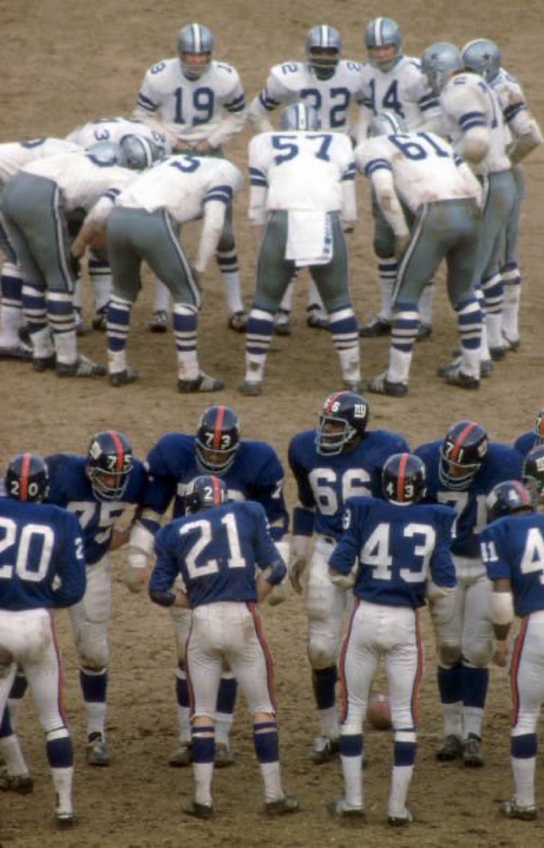 sigg20's tweet photo. “Old Days”The Dallas Cowboys and NY Giants get ready for the next play during a 1968 game at
Yankee Stadium.#DallasCowboys #NYGiants #NYC #NFL #1960s https://t.co/8uX7aLnS0S