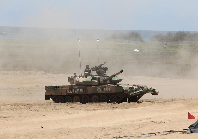 ORFMarathi's tweet image. भारताने स्वदेशी बनावटीच्या ग्राउंड वॉरफेअर इंजिनांमध्ये प्रगती केली असली तरी, सरकारने संशोधन आणि विकास उपक्रम तसेच इंजिन उत्पादनात अधिक आर्थिक गुंतवणूक करणे आवश्यक आहे.✍️
@KartikBommakan1 

orfonline.org/marathi/expert…

#tankengine #defencetech #warfare #ARMY #orf #Marathi #म